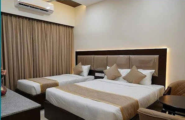 Deluxe Triple room with queen and single beds