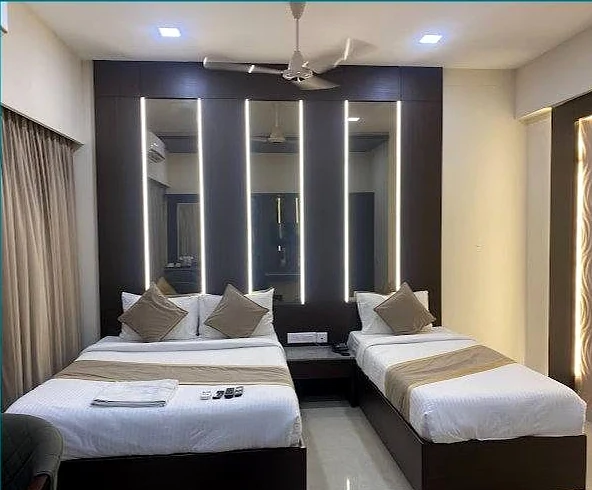 Luxury Triple room with queen and single beds