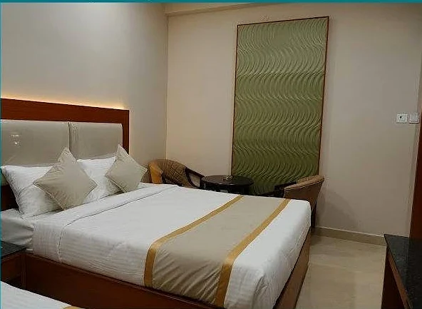 Deluxe Double room, queen bed