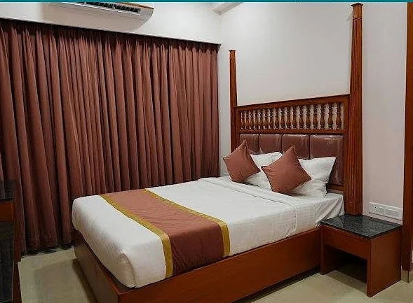 Deluxe Double room, view from the door